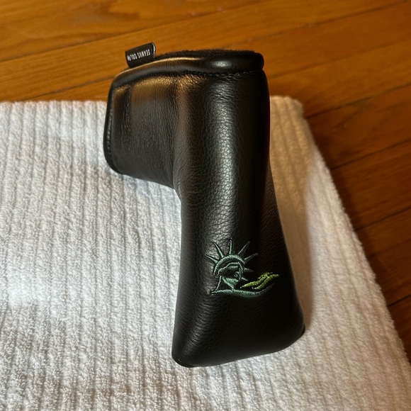 Liberty National Golf Club - Limited Edition SOLD OUT - Blade Putter Headcover - Picture 2 of 2